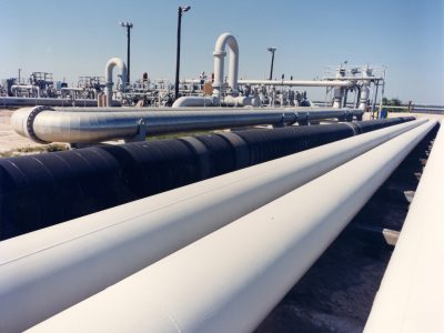 Crude_oil_pipes_at_SPR_Bryan_Mound_site_near_Freeport_TX